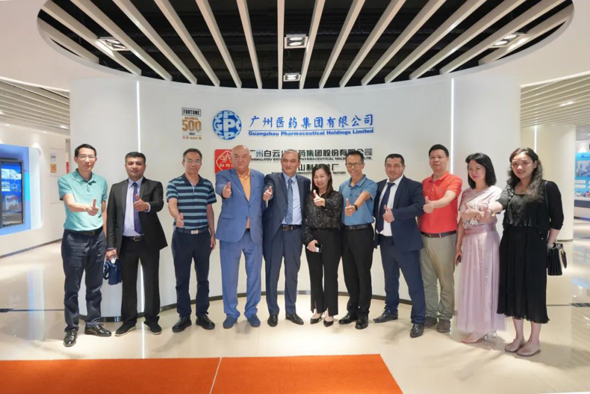 乌兹别克斯坦共和国首都塔什干市卫生和盛行病及公共卫生部部长一行到东升国际官网调研互换